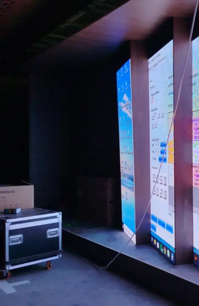 Réseau d’écrans LED à Salé piloté par CMS, playlists et gestion à distance